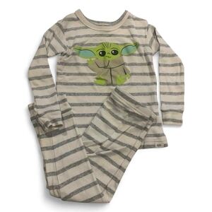 Gap Yoda Pajama Set. White With Gray Stripes An Adorable Baby Yoda Sz 2T